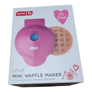 Cute NIB Pink Small Mini Dash Heart Shaped Waffle Maker Personal
